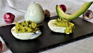 spider deviled eggs Impiattamento finale: spider deviled eggs
