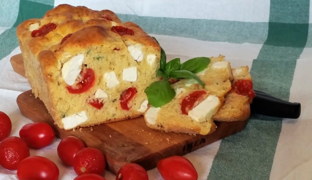 plum-cake con feta e pomodorini