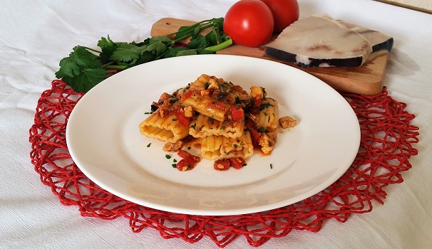 Ed ecco pronti per essere gustati i paccheri al ragù di pesce spada.