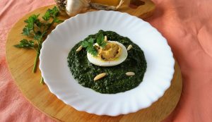 uova ripiene su vellutata di spinaci allo zenzero uova ripiene su vellutata di spinaci allo zenzero