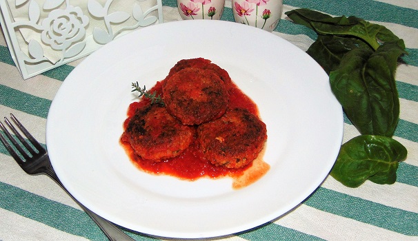 Le gustose polpette ricotta e spinaci al pomodoro sono adesso pronte da gustare.