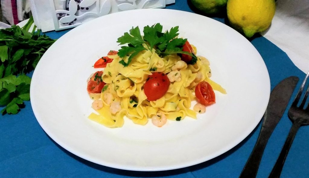 Impiattamento finale: tagliatelle limone e gamberi