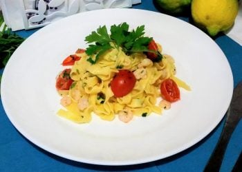 Impiattamento finale: tagliatelle limone e gamberi