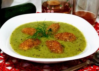 vellutata di zucchine all’anice con polpette di salmone