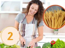 donna cucina cena veloce 2 ingredienti