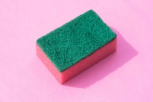 Trucco spugna da cucina in lavatrice: geniale