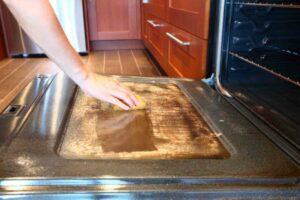 forno sporco Forno incrostato, rimedio fai da te