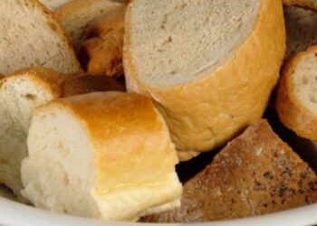 Pane secco e duro, ricetta furba per l'aperitivo
