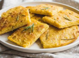 Focaccia croccante velocissima senza farina lievitazione impasto e forno ricette.com