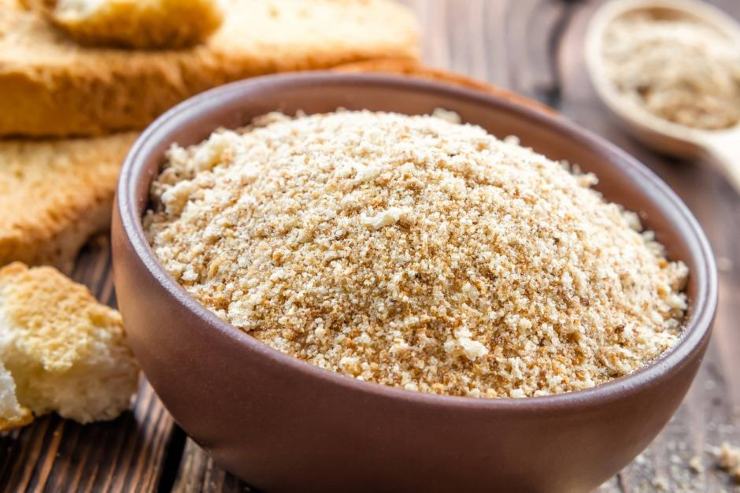 Fatto ciò versate tutto in una ciotola capiente ed unite: uovo, un pizzico di sale e pepe, parmigiano reggiano grattugiato e circa 30 grammi di pangrattato.Lavorate con le mani fino ad ottenere un composto morbido, ma compatto: se troppo umido, aggiungete ancora un po’ di pangrattato. Fatto ciò versate tutto in una ciotola capiente ed unite: uovo, un pizzico di sale e pepe, parmigiano reggiano grattugiato e circa 30 grammi di pangrattato.Lavorate con le mani fino ad ottenere un composto morbido, ma compatto: se troppo umido, aggiungete ancora un po’ di pangrattato.