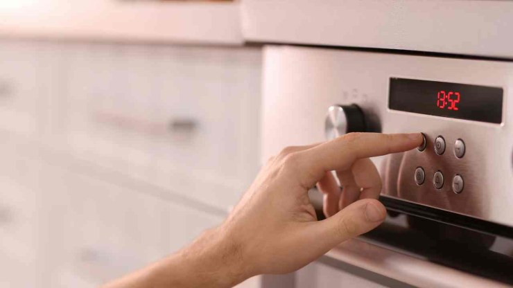 Mettete la teglia sul fuoco e portate ad ebollizione, poi infornate a 200 gradi per circa 50 minuti a metà altezza, fino a quando la superficie sarà ben dorata e gratinata. Sfornate la tiella e lasciatela riposare per qualche ora, solo così i sapori si saranno ben amalgamati. Tagliatela a porzioni e servitela tiepida, sentirete tutta la bontà ad ogni assaggio! Mettete la teglia sul fuoco e portate ad ebollizione, poi infornate a 200 gradi per circa 50 minuti a metà altezza, fino a quando la superficie sarà ben dorata e gratinata. Sfornate la tiella e lasciatela riposare per qualche ora, solo così i sapori si saranno ben amalgamati. Tagliatela a porzioni e servitela tiepida, sentirete tutta la bontà ad ogni assaggio!
