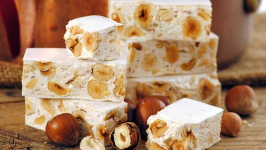 Torrone bianco fatto in casa ricetta originale facile ricette.com