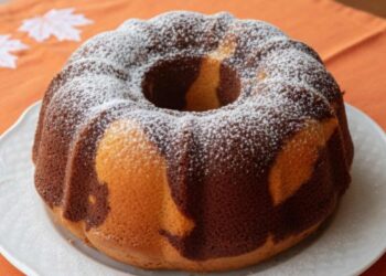 ciambella bicolore morbidissima ricette.com