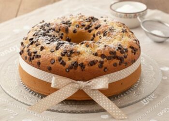ciambellone alto e soffice allo yogurt con gocce di cioccolato ricette.com