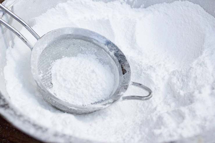 Disponete i biscotti su una teglia rivestita di carta forno ben distanziati e cuoceteli a 180 gradi per 25 minuti. Una volta pronti, spolverizzateli con zucchero a velo e lasciateli riposare almeno due giorni: solo così diventeranno morbidi, aromatici e perfetti. Disponete i biscotti su una teglia rivestita di carta forno ben distanziati e cuoceteli a 180 gradi per 25 minuti. Una volta pronti, spolverizzateli con zucchero a velo e lasciateli riposare almeno due giorni: solo così diventeranno morbidi, aromatici e perfetti.