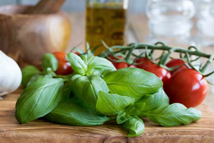 Cuocete ancora 6/7 minuti mescolando ogni tanto, senza coperchio e con la fiamma bassa per evitare che si brucino. A questo punto spegnete e servite subito ben caldi guarnendo con una foglia di basilico per un profumo in più oppure lasciate intiepidire e gustate a temperatura ambiente, saranno ugualmente pazzeschi! Cuocete ancora 6/7 minuti mescolando ogni tanto, senza coperchio e con la fiamma bassa per evitare che si brucino. A questo punto spegnete e servite subito ben caldi guarnendo con una foglia di basilico per un profumo in più oppure lasciate intiepidire e gustate a temperatura ambiente, saranno ugualmente pazzeschi!