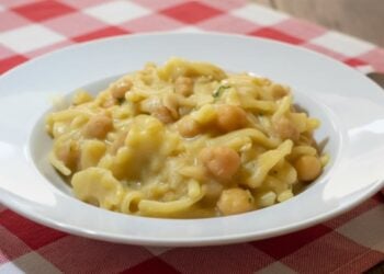 pasta e ceci cremosa napoletana ricetta originale ricette.com