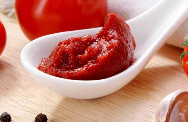 Portate ad ebollizione una pentola con abbondante acqua salata e tuffatevi i pisarei. Quando saliranno a galla, scolateli e trasferiteli direttamente nella casseruola con il sugo. Mescolate bene per farli insaporire e servite i pisarei e fasò ben caldi, con un filo d’olio a crudo e, se vi piace, una spolverata di parmigiano reggiano grattugiato. Buon appetito!