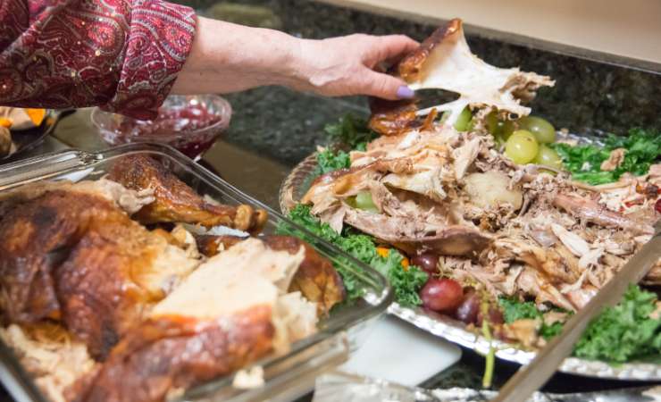 mettere via cibo avanzato