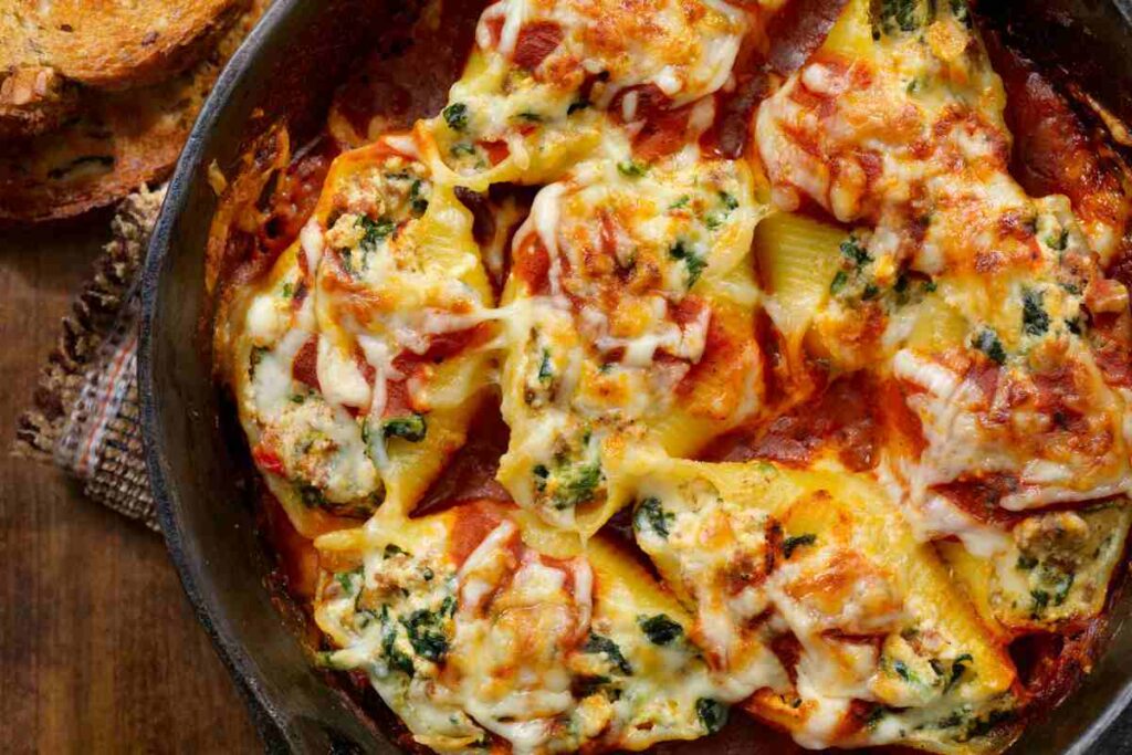 conchiglioni al sugo ripieni con ricotta e spinaci