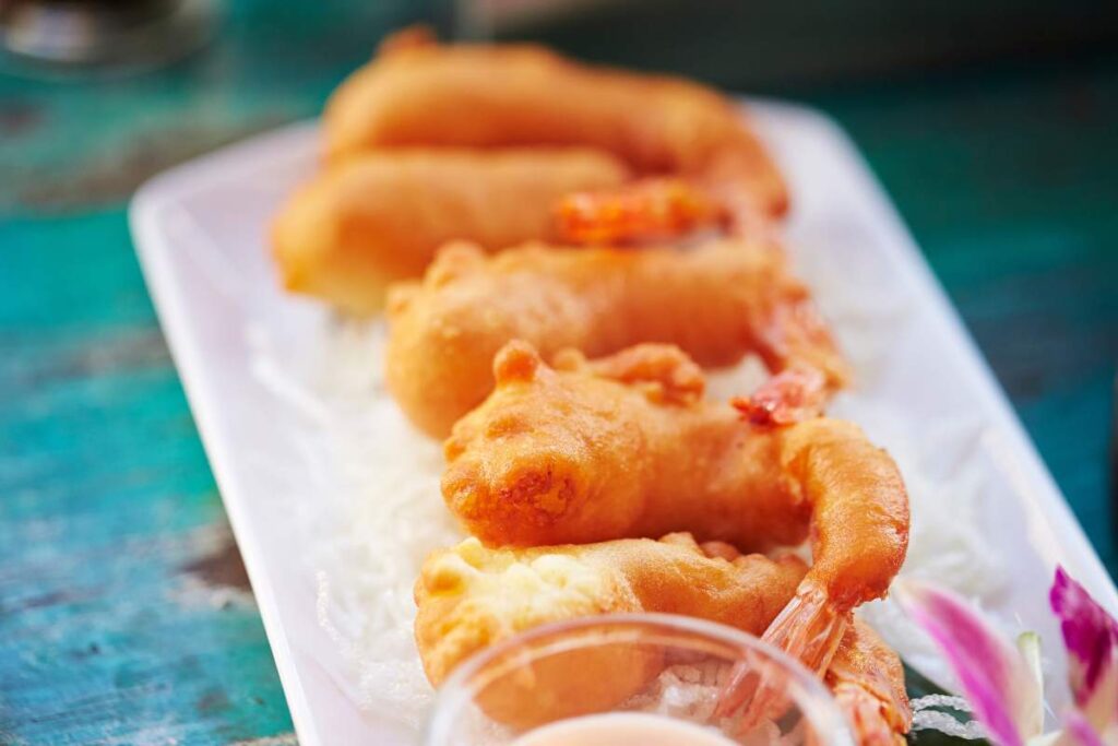 piatto con gamberi in pastella