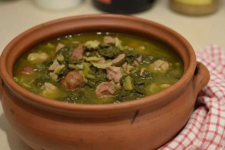 pentola di minestra maritata