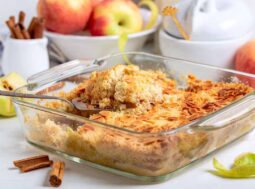 pirofila con crumble di mele