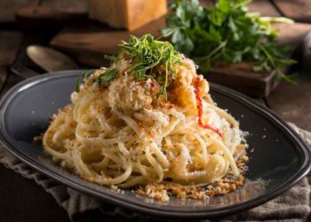 spaghetti con cavolfiore e pangrattato