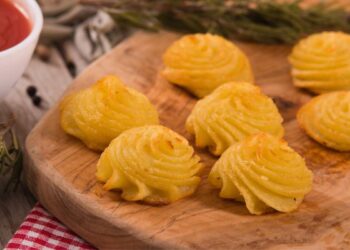 patate duchessa su tagliere