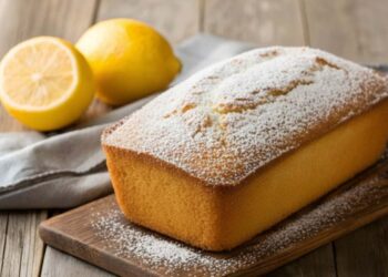 plumcake al limone cosparso di zucchero a velo