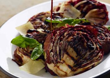 radicchio grigliato su vassoio