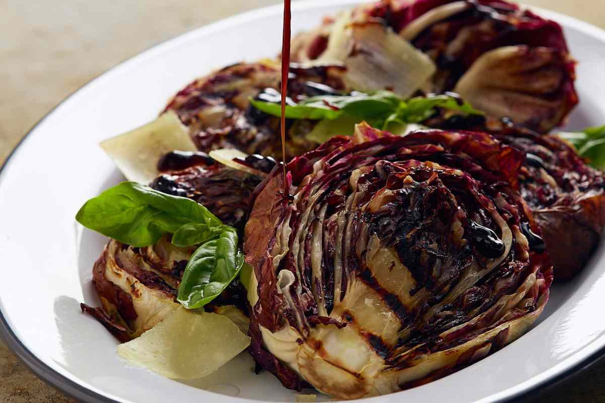 Sarà pure amaro, ma il radicchio è un vero alleato per la dieta: alla griglia viene leggerissimo e gustoso