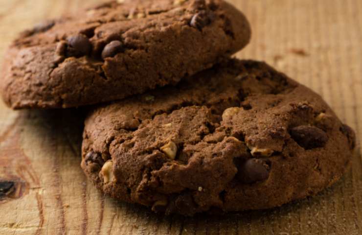 Lasciamoli raffreddare del tutto prima di sgranocchiarli: saranno super friabili e profumatissimi.