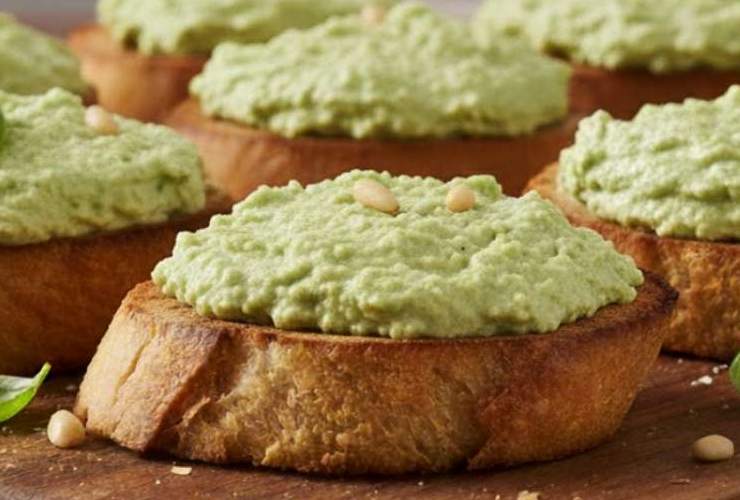 Controlliamo di nuovo il sale et voilà: la nostra mousse è pronta per essere spalmata su bruschette o tartine.