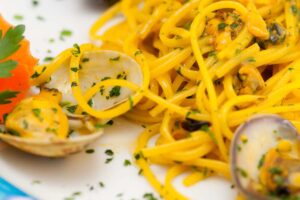 spaghetti vongole e zafferano