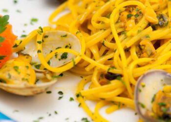 spaghetti vongole e zafferano