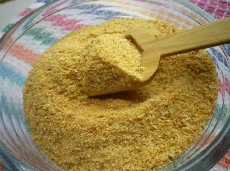 Cuocete a 190 gradi per 35/40 minuti, finché la superficie sarà ben dorata e la consistenza soda. Spegnete e fatela intiepidire con il forno aperto, poi tiratela fuori e servitela subito, gustosa e sfiziosa!