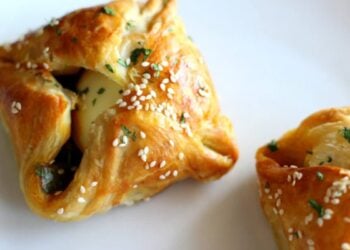 uova sode in cestini di pasta sfoglia