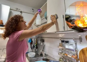 odore di gas in cucina ecco perchè alcuni detergenti che usi per pulire possono mascherare il pericolo