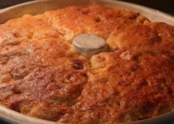 Babà rustico napoletano soffice appena sfornato con salumi e formaggi, ricetta verace di Marianna Gaito
