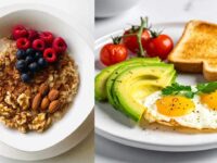 colazione fit con avocado, uova fritte, cereali, frutta