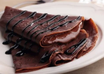 crepes al cacao con ripieno di cioccolato