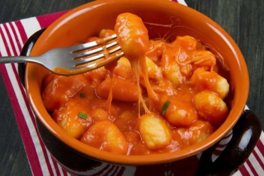 gnocchi filanti al pomodoro