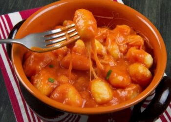 gnocchi filanti al pomodoro