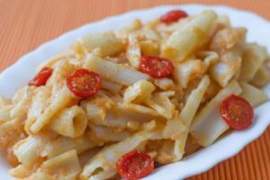 pasta patate pomodorini piatto di pasta e patate con pomodorini