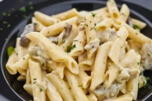 piatto di pasta con ricotta e salsicce