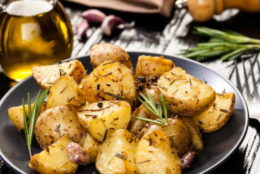 patate aromatizzate dorate