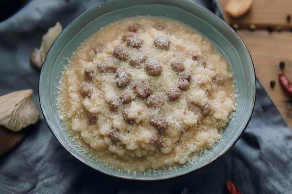 piatto di risotto con salsicce