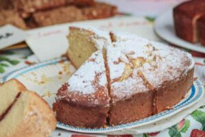 torta soffice all'acqua con zucchero a velo