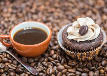 tortino al caffè su chicchi di caffè